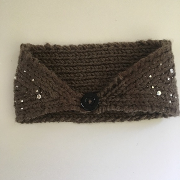 NWOT Taupe headwrap w/rhinestones button closure - Picture 2 of 2
